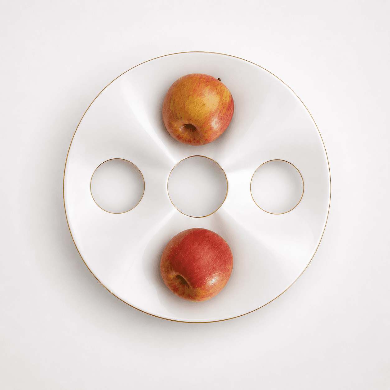Top view, a nod to the eggs of the traditional casatiello